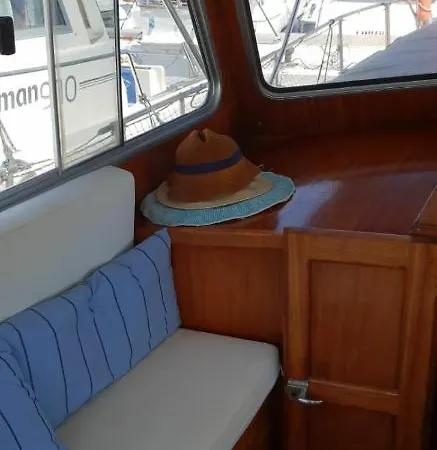 Ботель Barco Turismo Marinero Эстепона