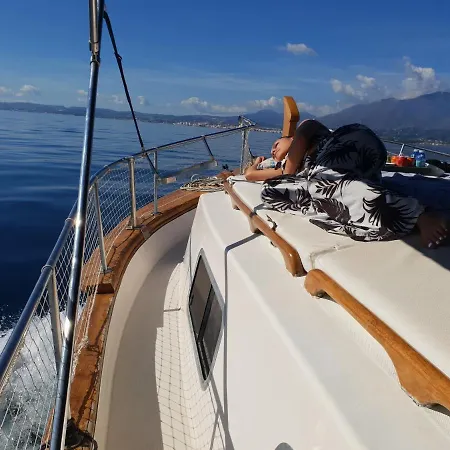 Barco Turismo Marinero Bådhotel